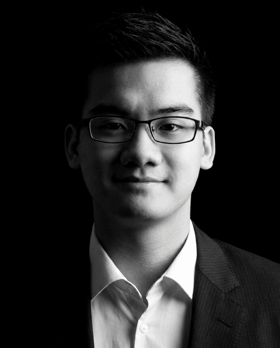 Black-and-white portrait of Yi Min Yang wearing glasses and a suit jacket